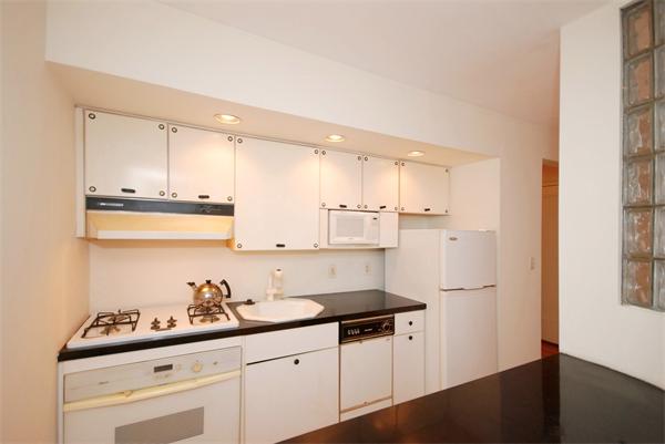 150 Beaconsfield Road, Unit 1 Brookline, MA 02445 - Photo 8 of 15
