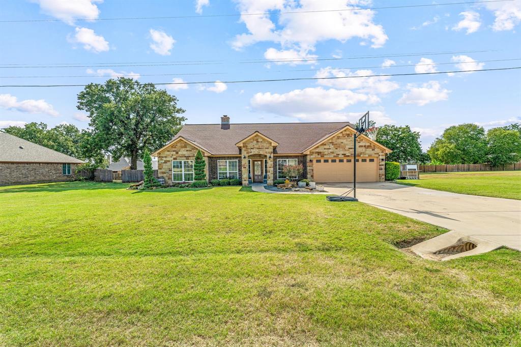 112 Blue Ribbon Lane Stephenville, TX 76401 - Photo 2 of 31