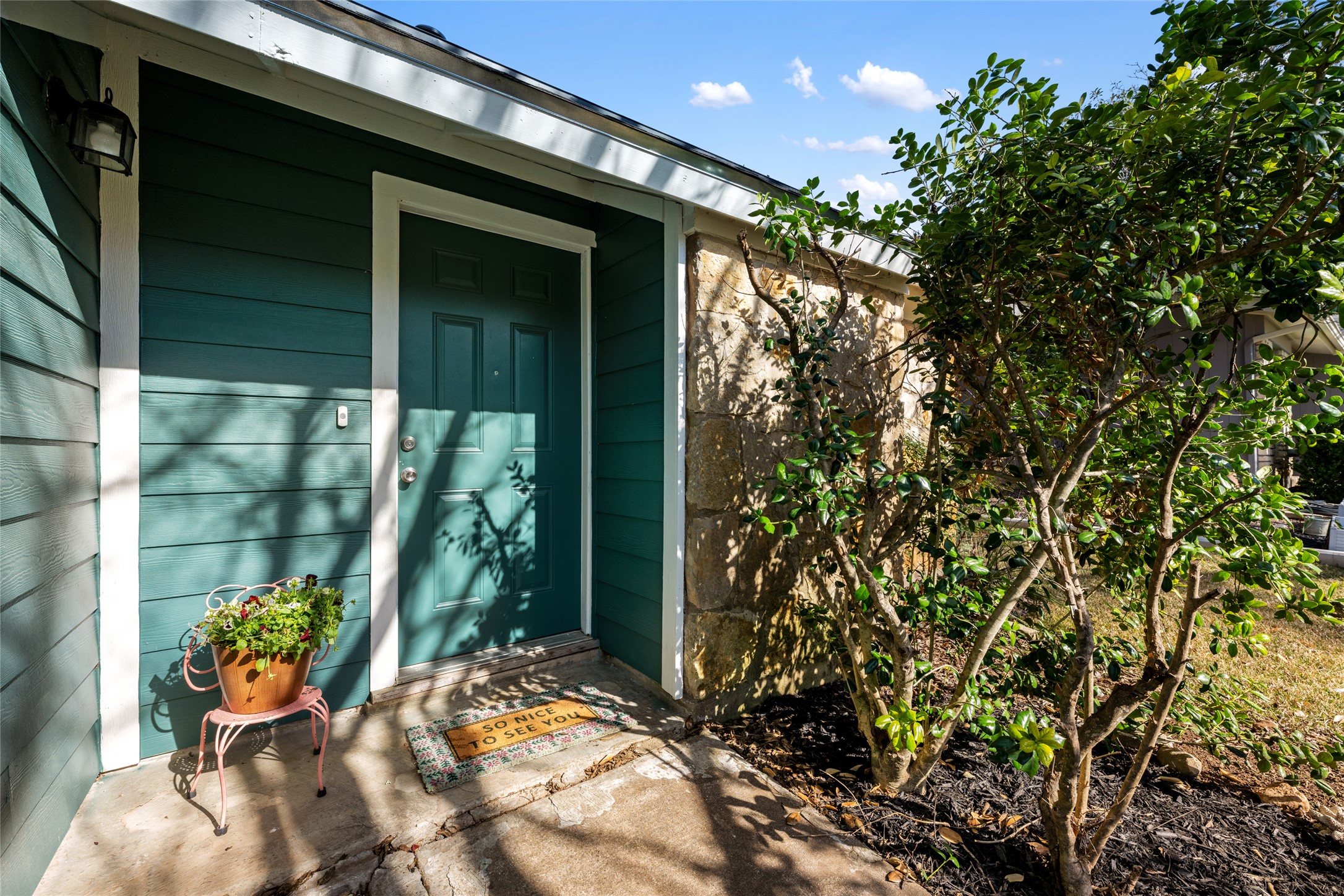 5100 Lambs Lane Austin, TX 78744 - Photo 6 of 31 Front door entrance.