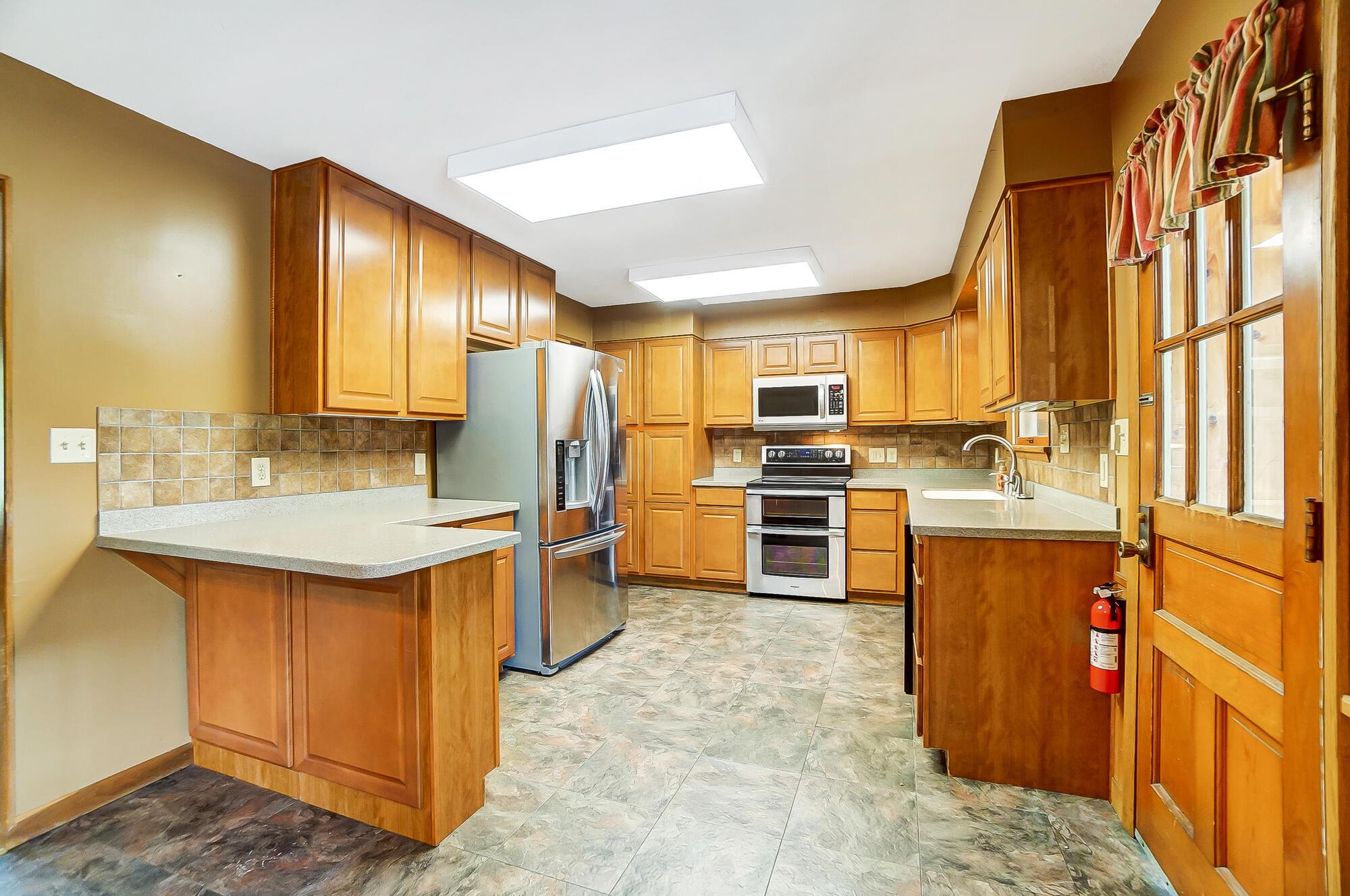 206 Galloway Road Galloway, OH 43119 - Photo 9 of 63 Kitchen