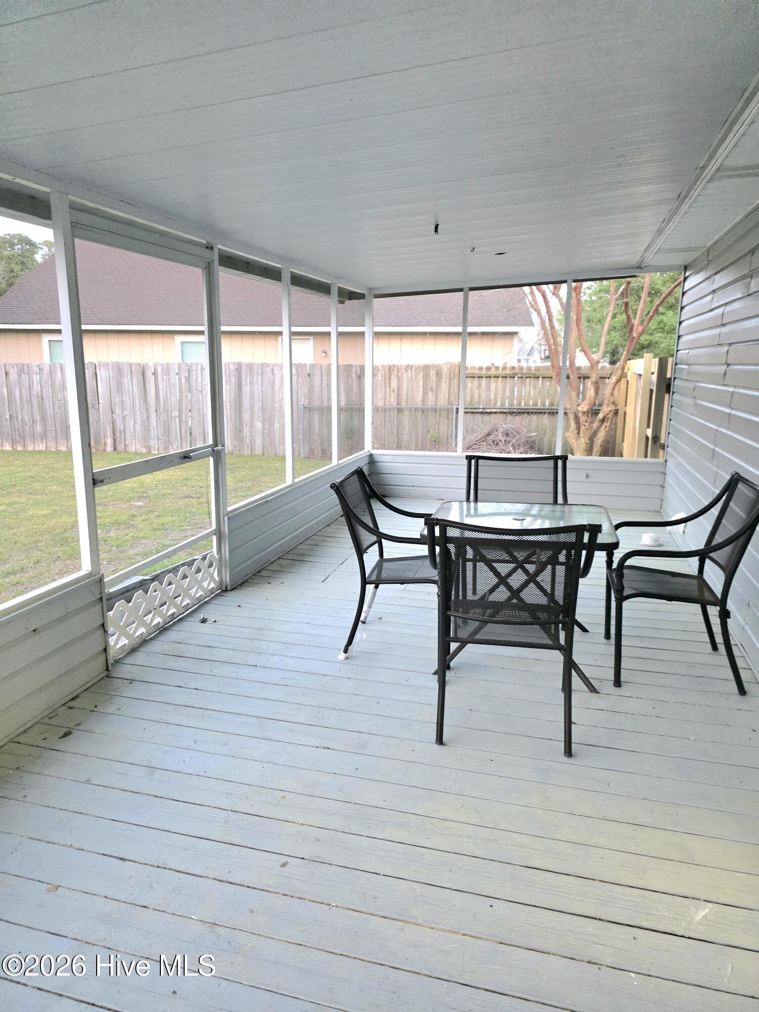 507 Fox Run Road Jacksonville, NC 28546 - Photo 24 of 27 Screened Room for Entertaining