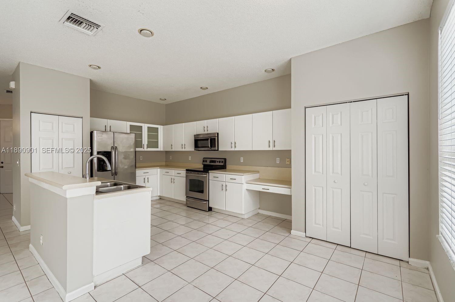 2015 Southwest 159th Avenue Miramar, FL 33027 - Photo 8 of 28