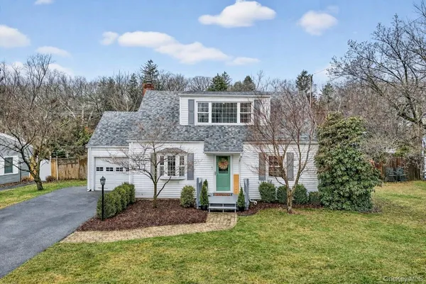 $525,000 | 114 Chestnut Drive, New Windsor, NY 12553