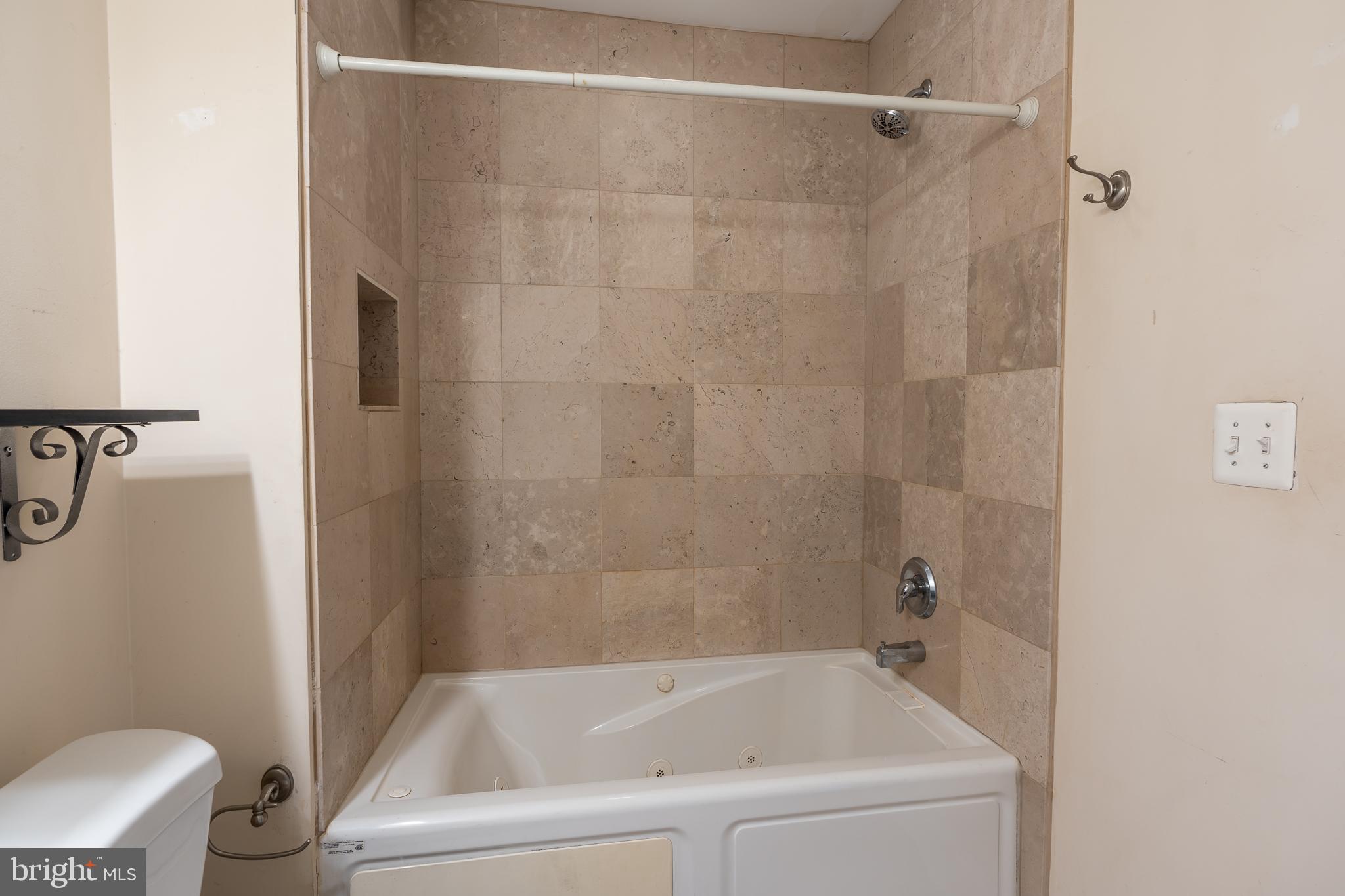 106 West Cross Street Baltimore, MD 21230 - Photo 26 of 41 a white bath tub and a shower