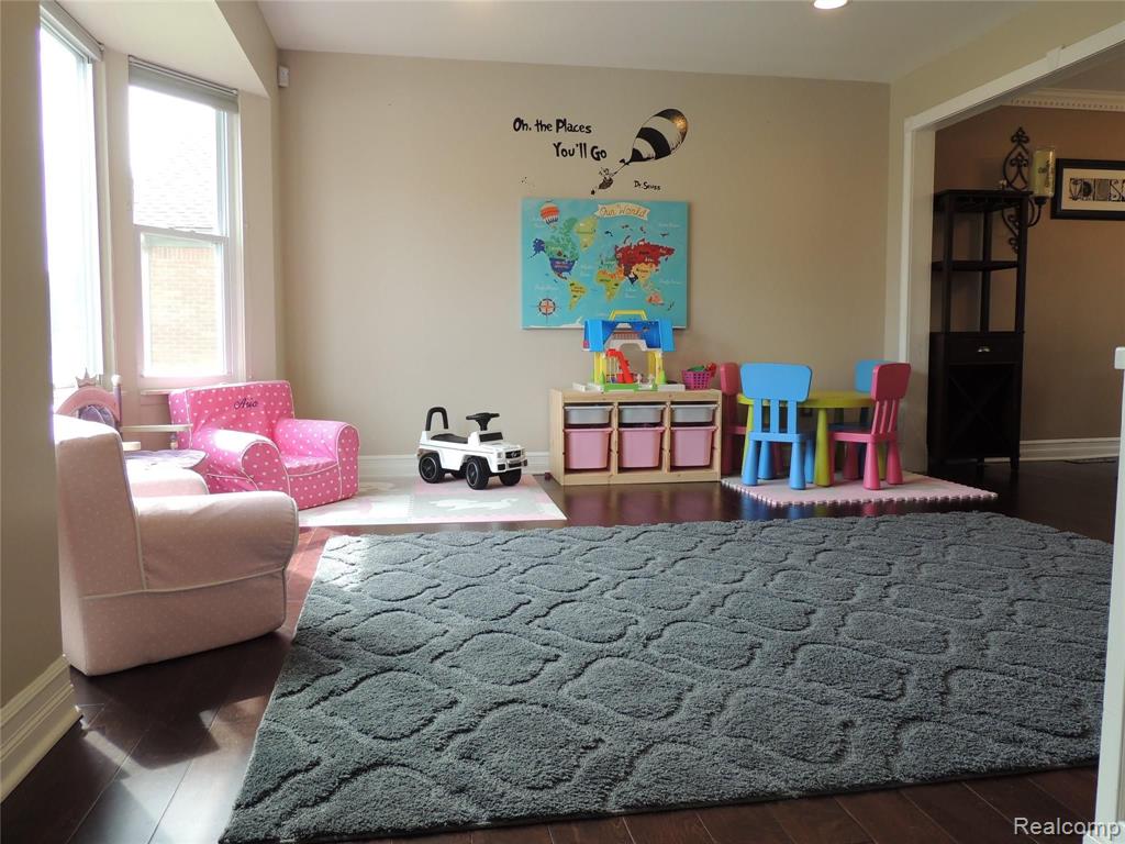 642 Baker Street Rochester Hills, MI 48307 - Photo 10 of 20