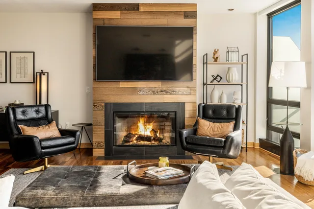 $1,425,000 | 311 East Erie Street, Unit 419, Milwaukee, WI 53202