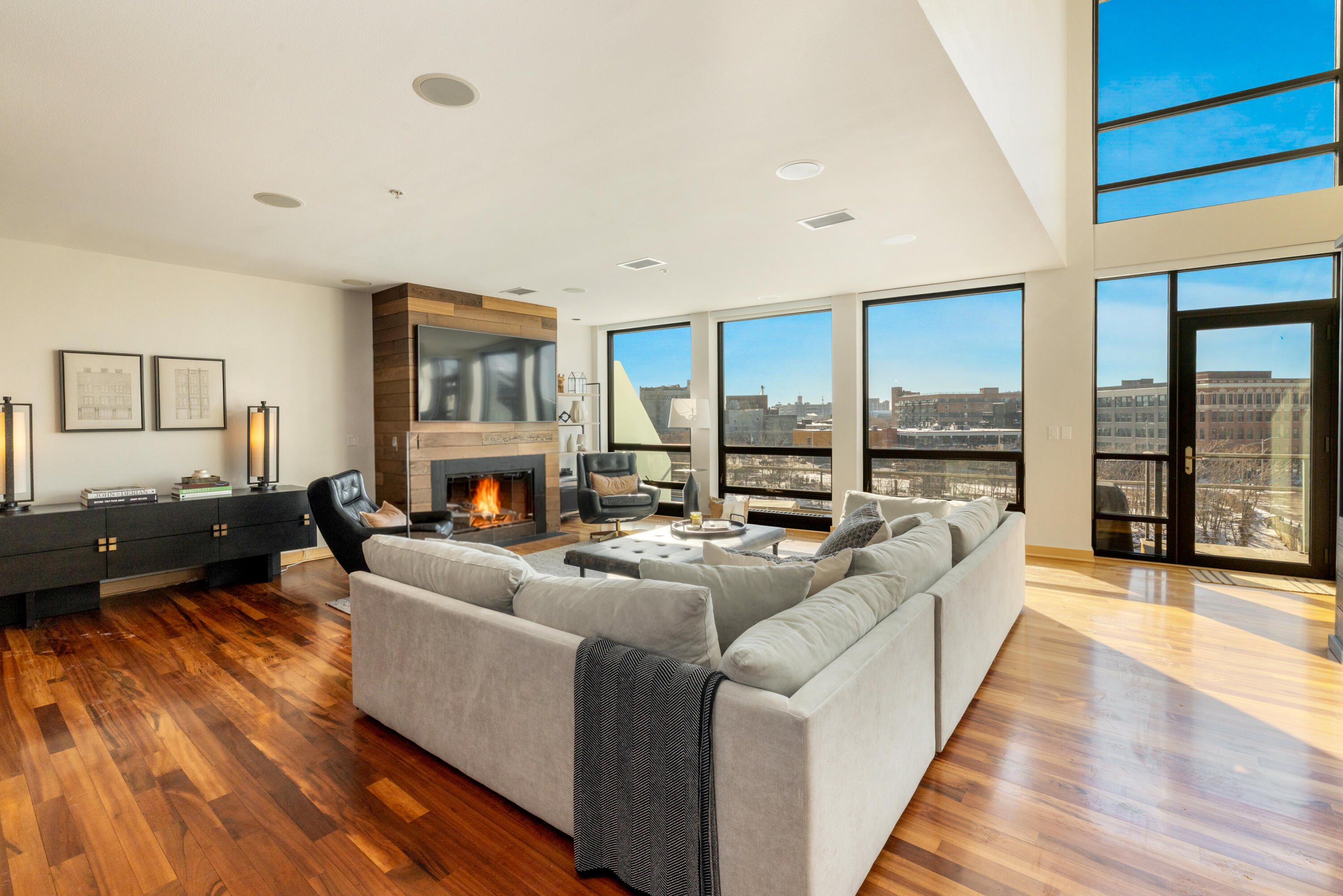 311 East Erie Street, Unit 419 Milwaukee, WI 53202 - Photo 3 of 28 Living Room