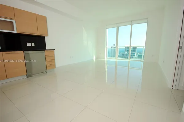 $3,300 | 950 Brickell Bay Drive, Unit 4709, Miami, FL 33131