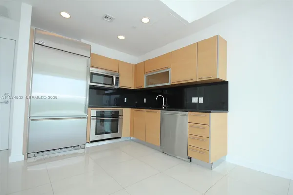 $3,300 | 950 Brickell Bay Drive, Unit 4709, Miami, FL 33131