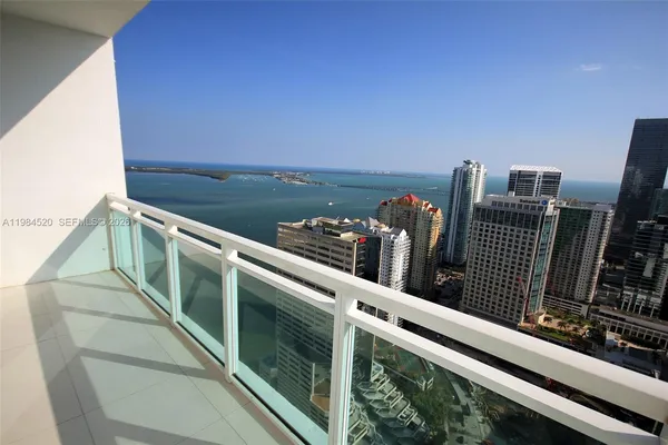 $3,300 | 950 Brickell Bay Drive, Unit 4709, Miami, FL 33131