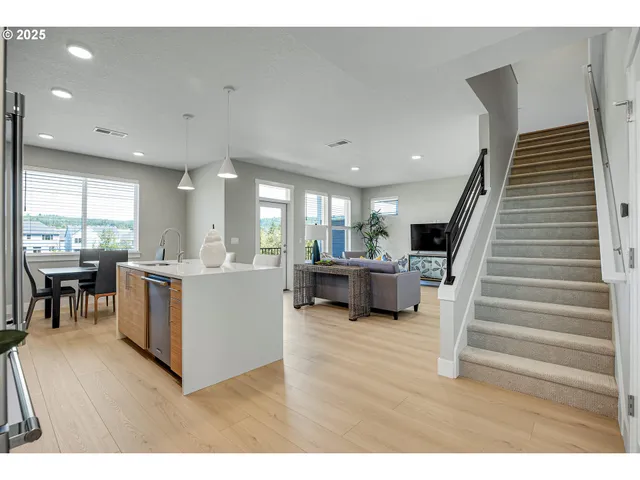 $989,900 | 16473 Northwest Liberty Street, Portland, OR 97229