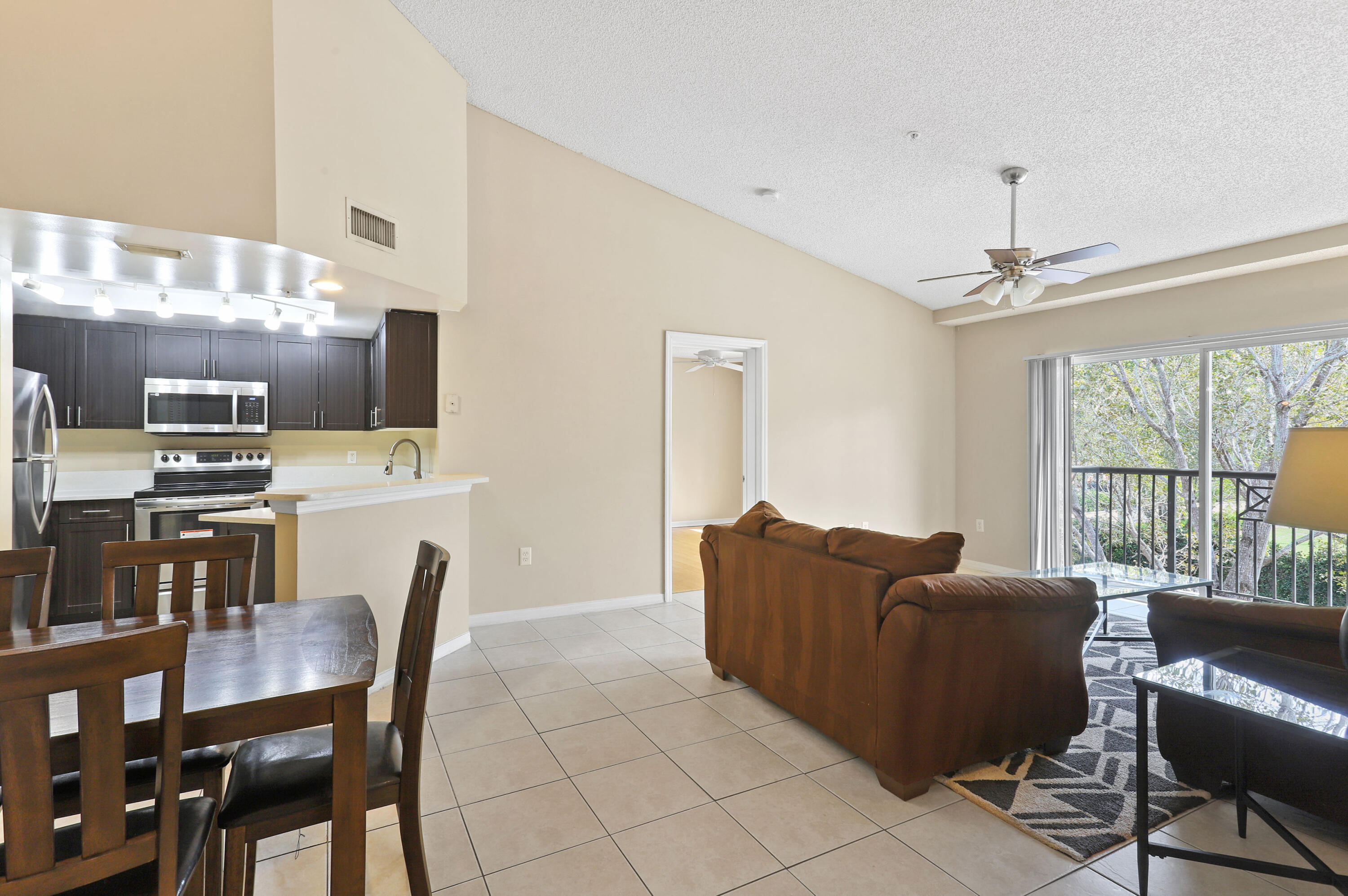 4159 Haverhill Road, Unit 1319 West Palm Beach, FL 33417 - Photo 4 of 26 4159NHaverhillRd#1319(4)