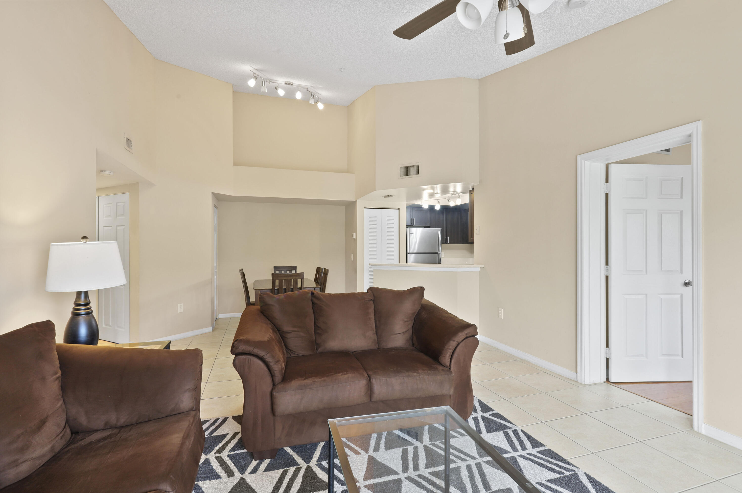 4159 Haverhill Road, Unit 1319 West Palm Beach, FL 33417 - Photo 5 of 26 4159NHaverhillRd#1319(7)