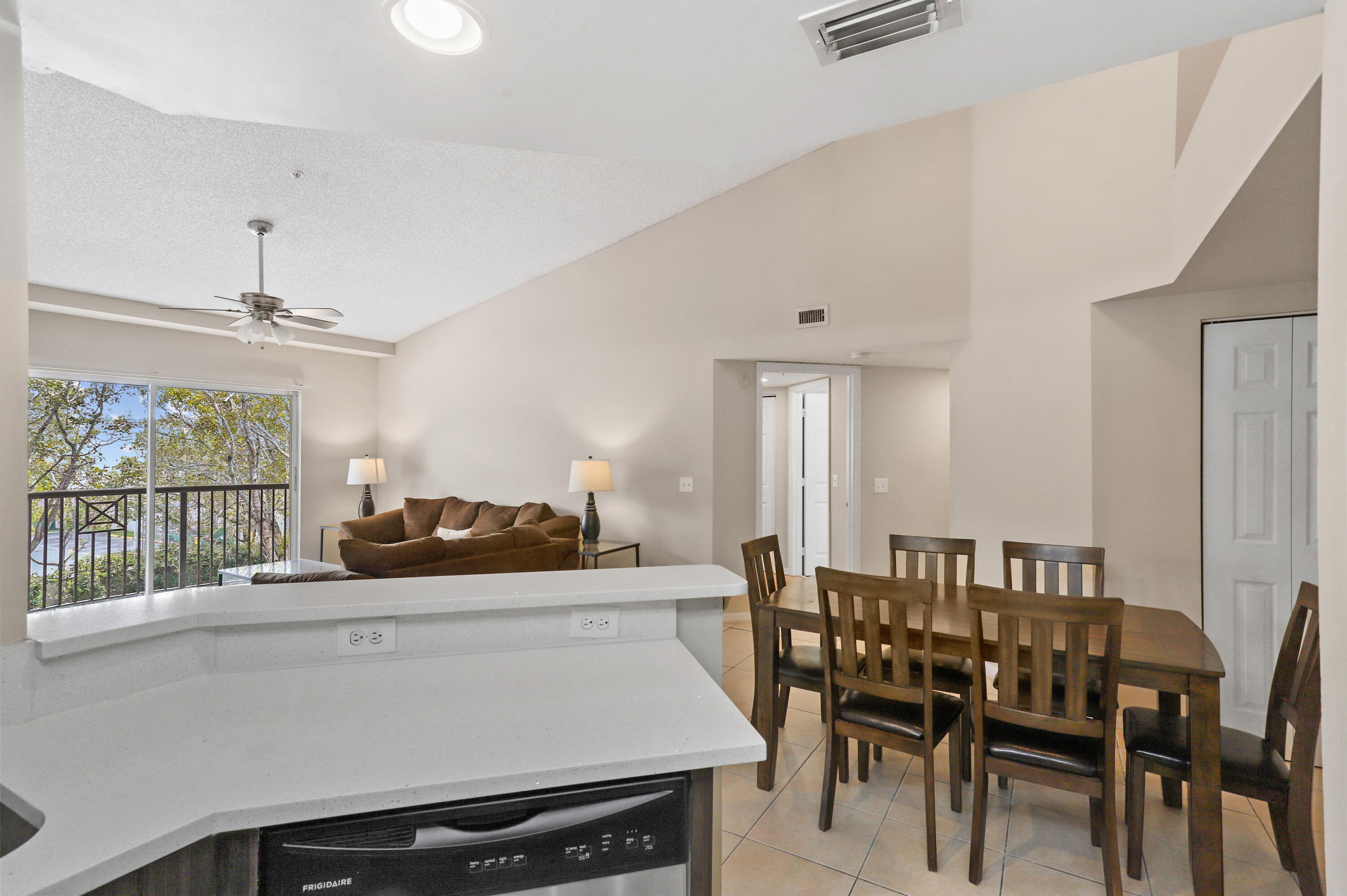 4159 Haverhill Road, Unit 1319 West Palm Beach, FL 33417 - Photo 8 of 26 4159NHaverhillRd#1319(11)