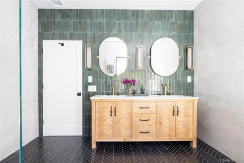 $1,695,000 | 480 Eastwood Drive, Cutchogue, NY 11935