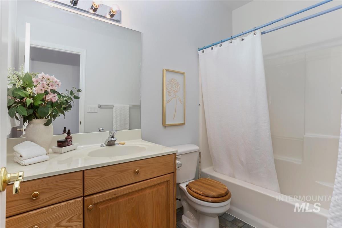 25074 The Driving Lane Caldwell, ID 83607 - Photo 18 of 29 Full bathroom featuring vanity and shower / tub combo