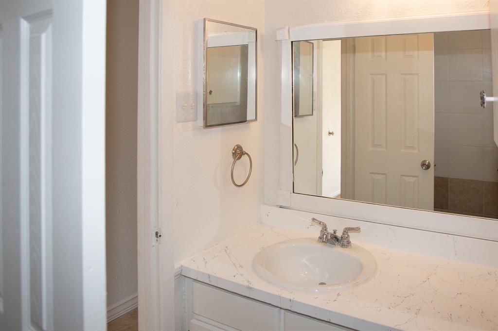 13552 Waterfall Way Dallas, TX 75240 - Photo 22 of 27 Guest Bathroom