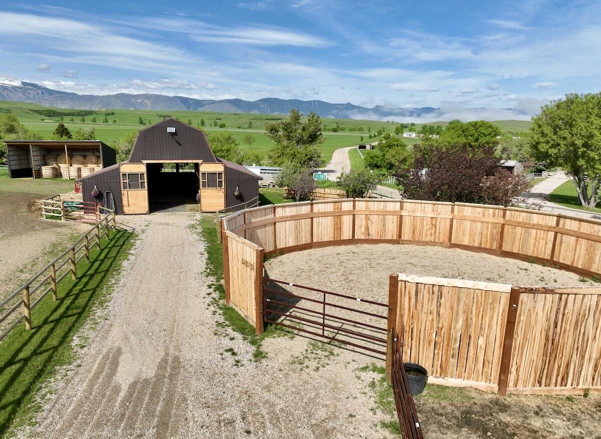354 Bird Farm Road Sheridan, WY 82801 - Photo 50 of 61 Round Pen and Barn