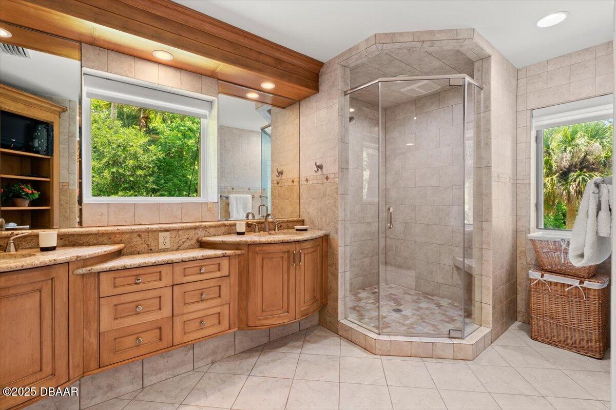 1010 Big Tree Road Daytona Beach, FL 32119 - Photo 7 of 41 Primary Bathroom