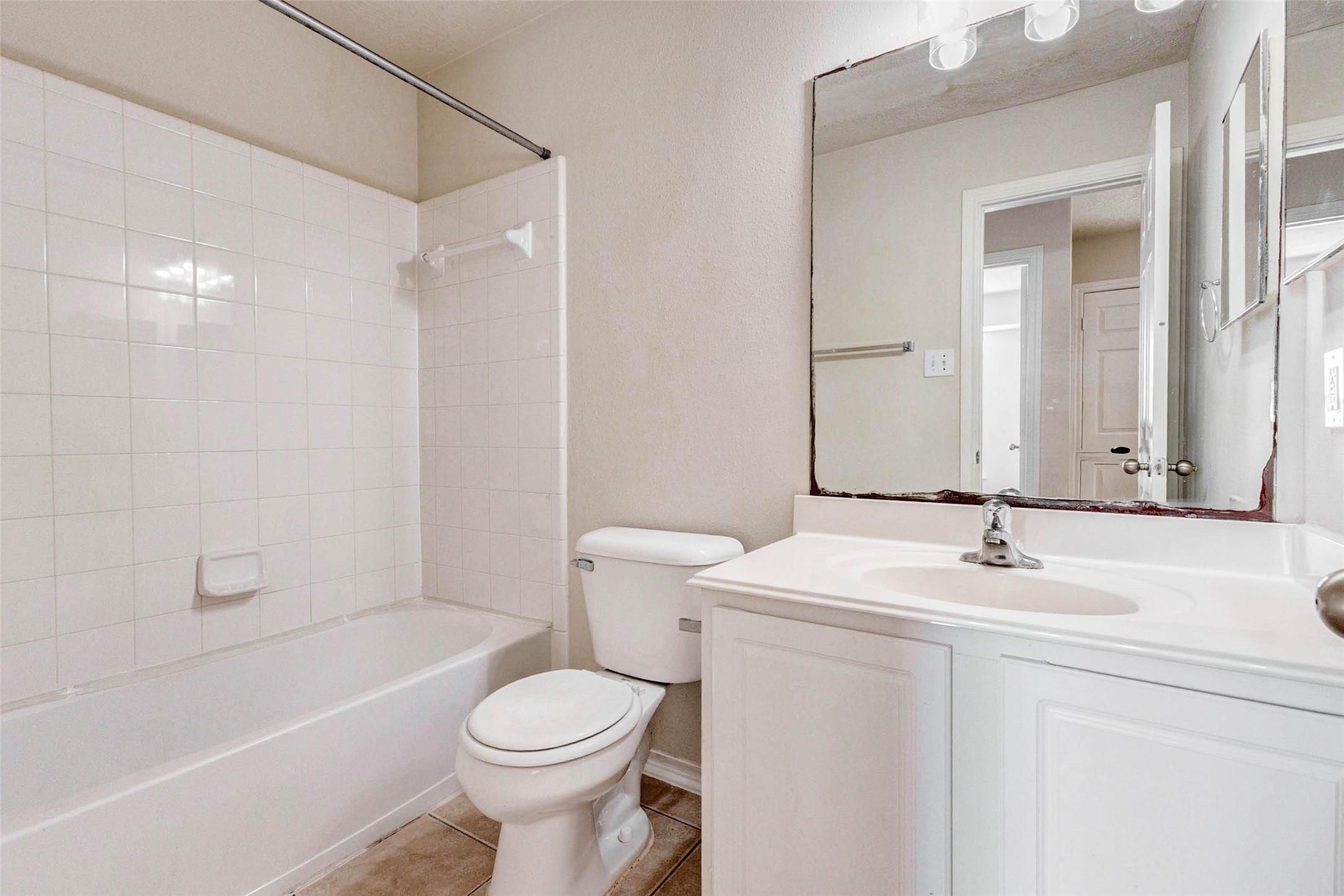 13106 Peppergate Lane Houston, TX 77044 - Photo 8 of 17 a bathroom with a sink toilet and shower