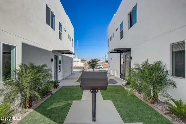 a view of a yard in front of house