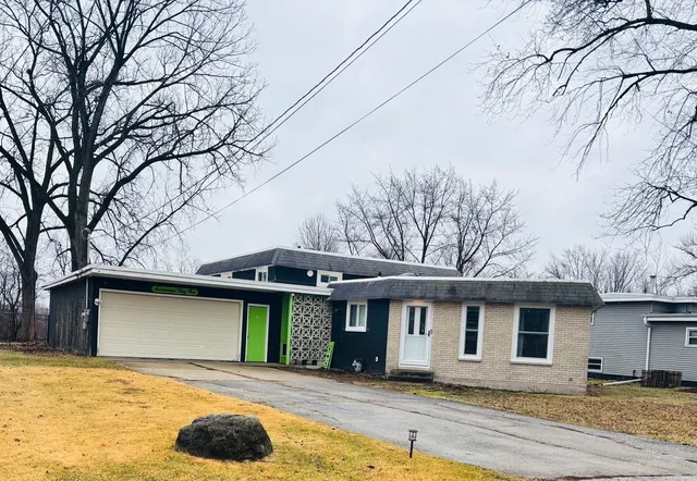 $300,000 | 1751 Gary Avenue, Aurora, IL 60505