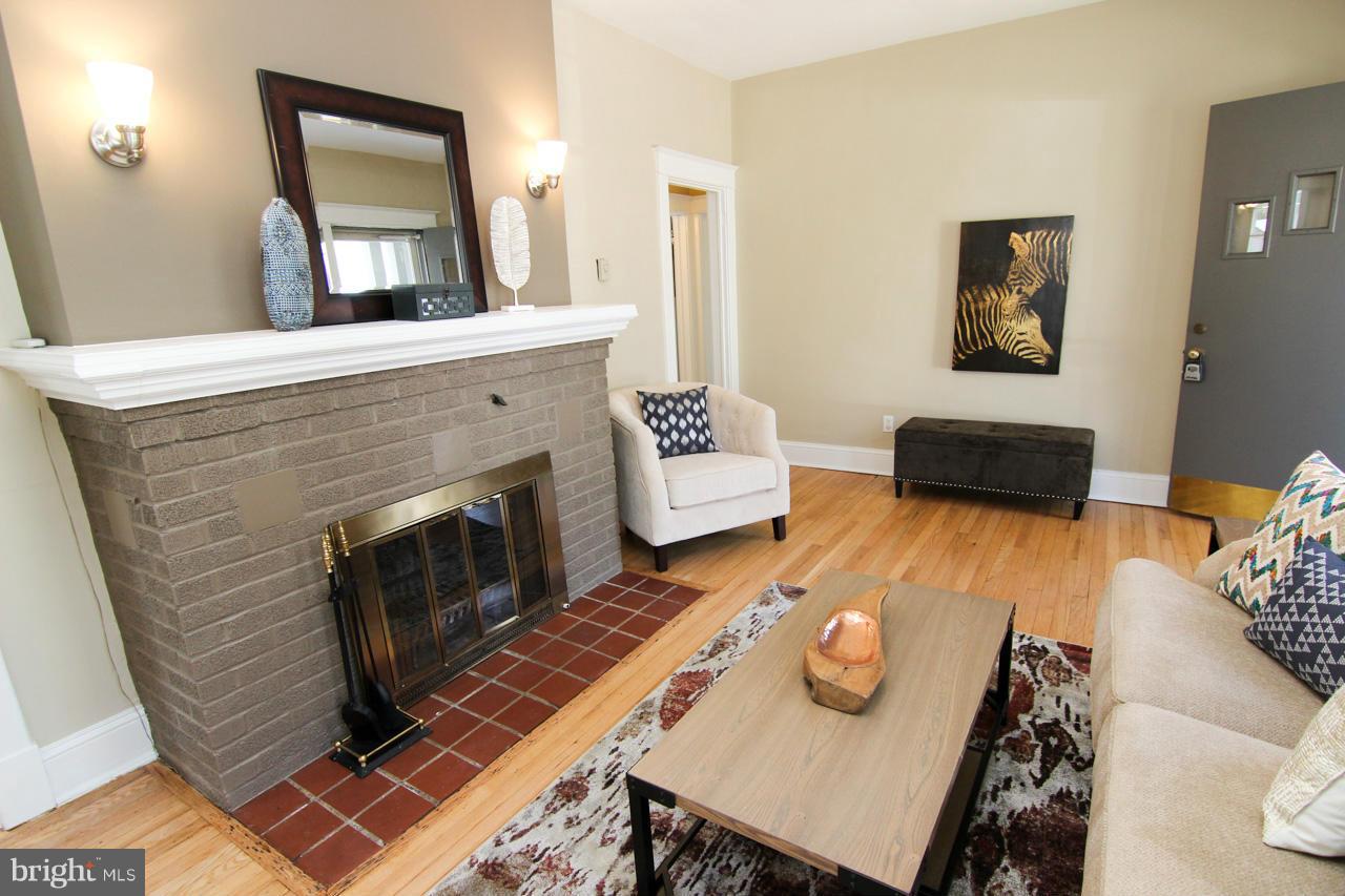 314 Leighton Avenue Silver Spring, MD 20901 - Photo 3 of 28 Living Room