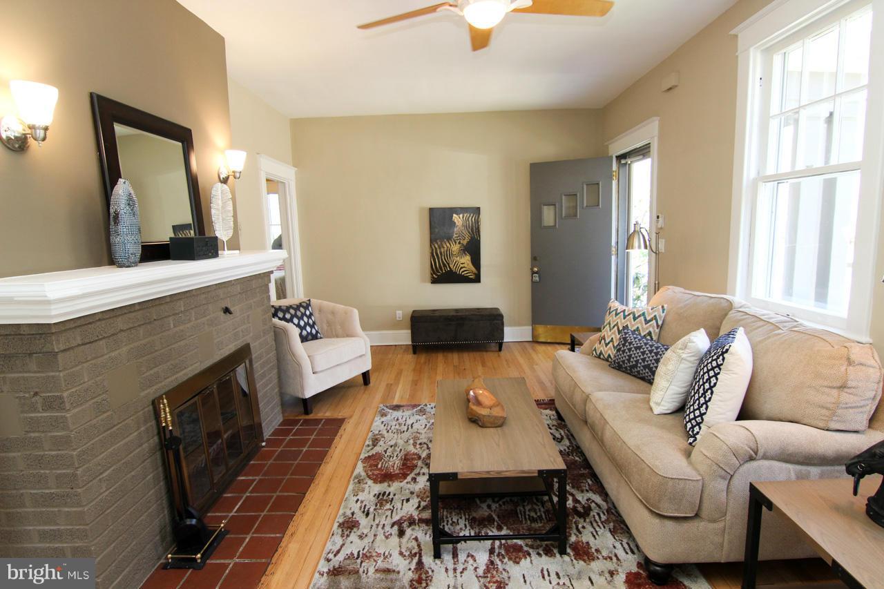 314 Leighton Avenue Silver Spring, MD 20901 - Photo 4 of 28 Living Room