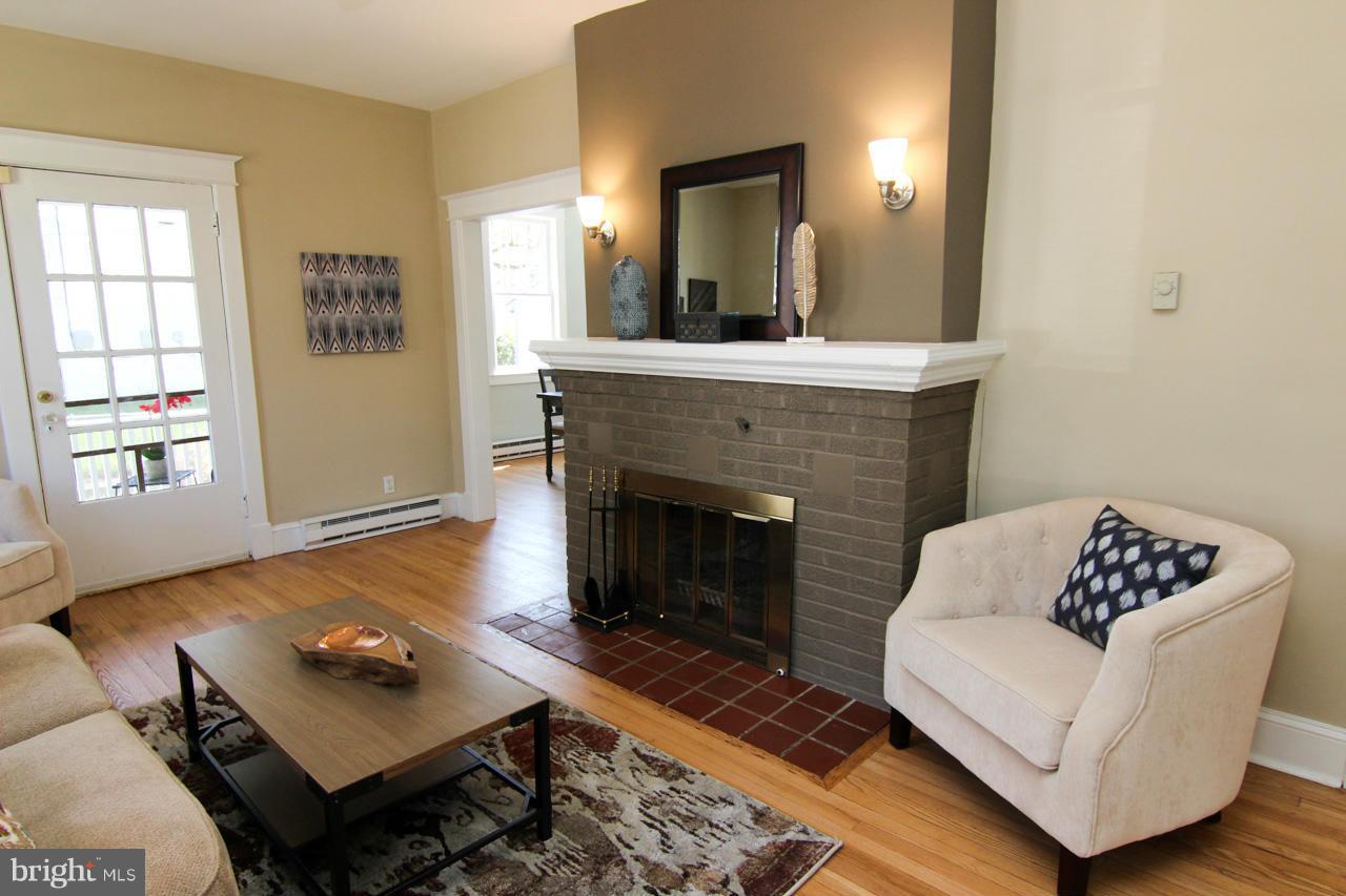 314 Leighton Avenue Silver Spring, MD 20901 - Photo 5 of 28 Living Room
