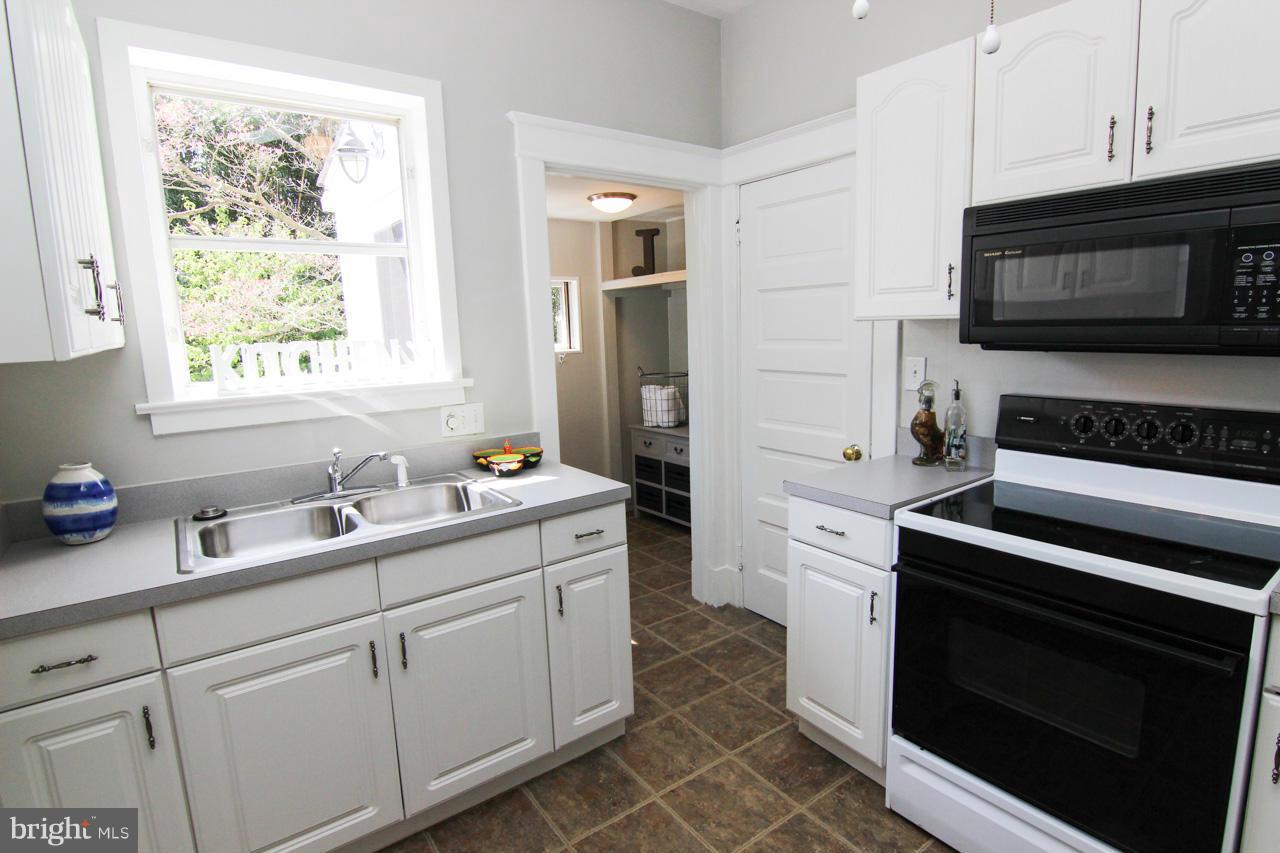 314 Leighton Avenue Silver Spring, MD 20901 - Photo 9 of 28 Kitchen