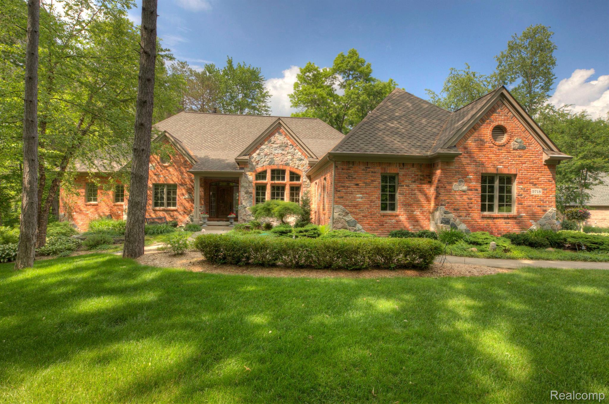 5718 Evergreen Howell, MI 48855 - Photo 1 of 39 Gallery Image 1