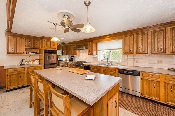 27 Elizabeth Street Canton, MA 02021 - Photo 4 of 30