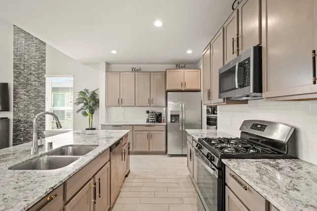 $2,750 | 18419 Windy Knl Way, Houston, TX 77084