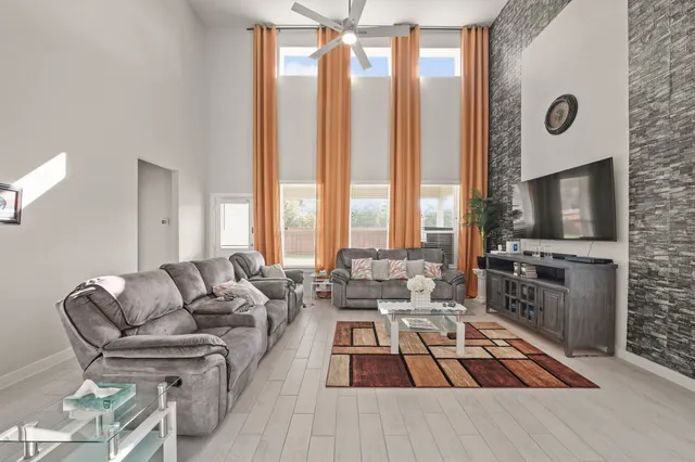 $2,750 | 18419 Windy Knl Way, Houston, TX 77084