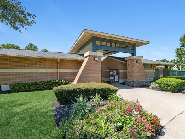 $2,750 | 18419 Windy Knl Way, Houston, TX 77084