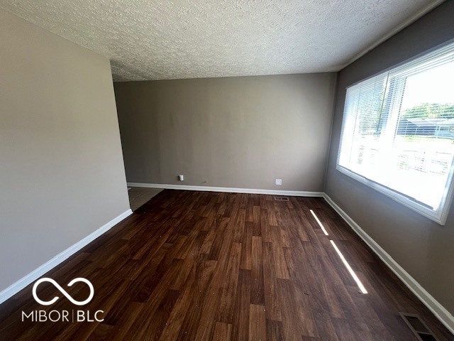 8724 Montery Road Indianapolis, IN 46226 - Photo 3 of 16