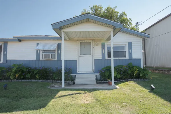 $154,000 | 14 West Post Oak Avenue, Rogers, TX 76569