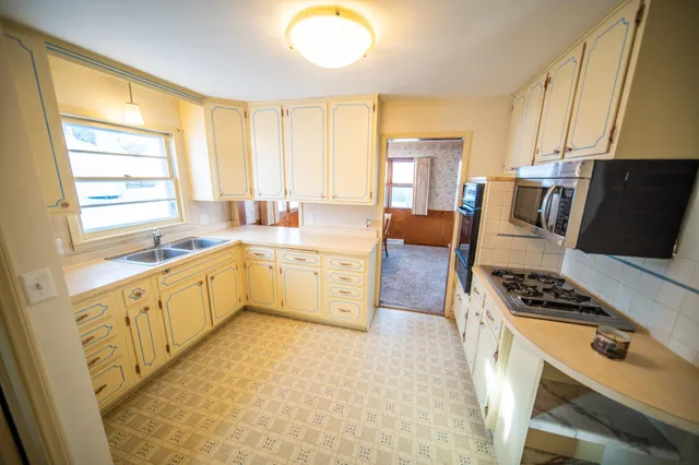 $300,000 | 403 16th Avenue Southwest, Rochester, MN 55902