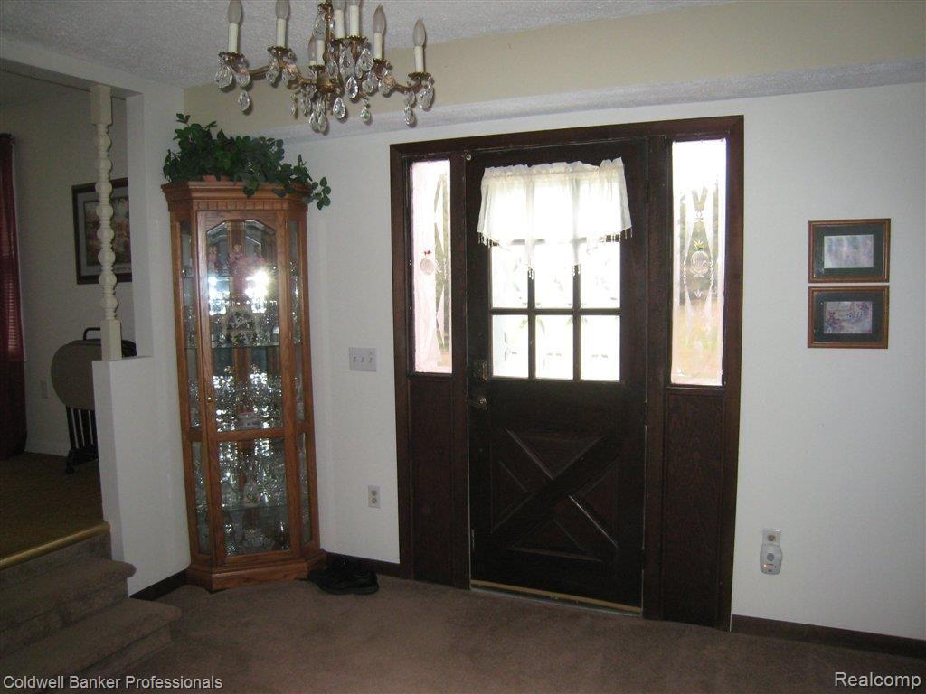 5897 Sinroll Road Ortonville, MI 48462 - Photo 7 of 21 Entry.JPG
