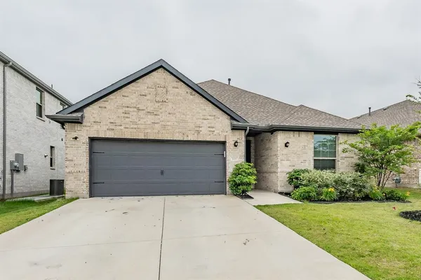 $345,000 | 601 Bethpage Drive, Red Oak, TX 75154