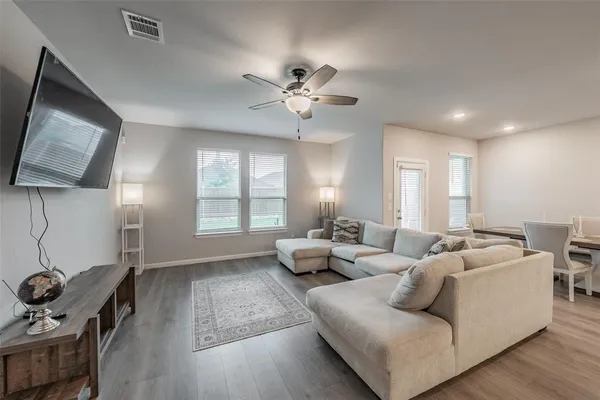 $345,000 | 601 Bethpage Drive, Red Oak, TX 75154