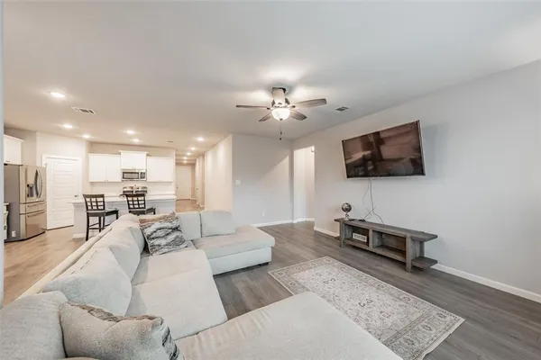 $345,000 | 601 Bethpage Drive, Red Oak, TX 75154