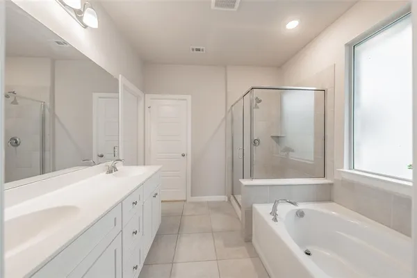 $345,000 | 601 Bethpage Drive, Red Oak, TX 75154
