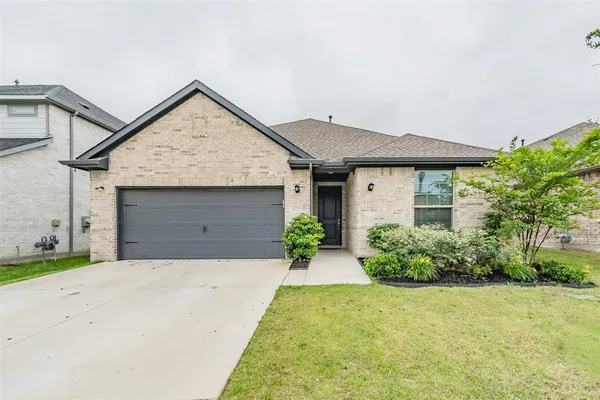 $345,000 | 601 Bethpage Drive, Red Oak, TX 75154