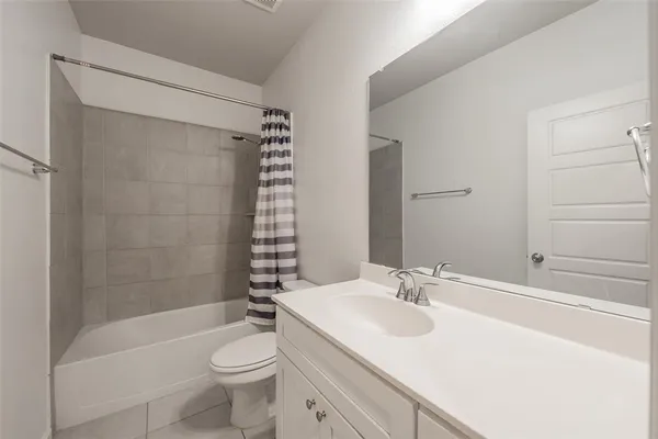 $345,000 | 601 Bethpage Drive, Red Oak, TX 75154