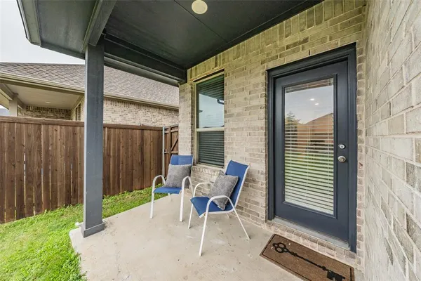 $345,000 | 601 Bethpage Drive, Red Oak, TX 75154