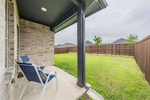 $345,000 | 601 Bethpage Drive, Red Oak, TX 75154