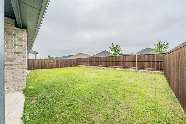 $345,000 | 601 Bethpage Drive, Red Oak, TX 75154