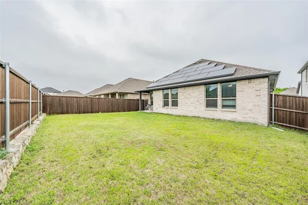$345,000 | 601 Bethpage Drive, Red Oak, TX 75154