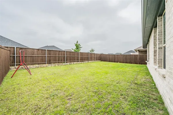 $345,000 | 601 Bethpage Drive, Red Oak, TX 75154